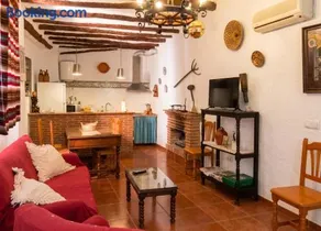 Spacious comfortable house in Quesada with balcony - Image 3