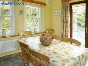 Hollyglen House - Image 4