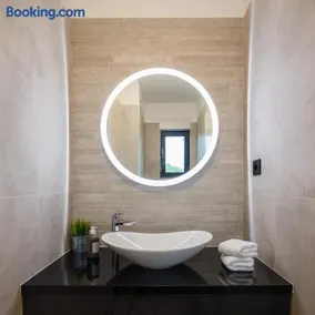 Stunning villa in Podstrana with Outdoor swimming pool, Sauna and WiFi - Image 3