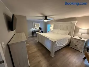 Hier Hideaway - Hot Tub - Fire Pit - King Beds - Image 4