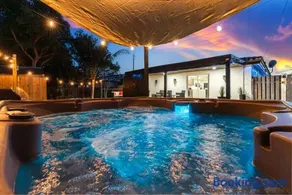 Home in Fort Lauderdale with Hot Tub and BBQ - Image 2