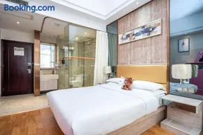 Baiyun Airport Grand Hyaat airport hotel - Image 4