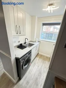 Stylish Stoke Prior Retreat 5 Mins to M5 M42 - Image 4