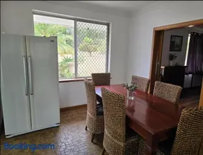 Room in a farm house near Kelmscott Train Station - Image 3