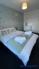 Contractors , holiday house, free parking , sleeps 5 - Image 2