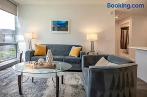 Modern Apt Close to Downtown - Image 2