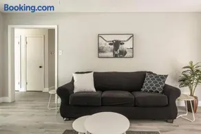 4 Bed 3 Bath House, Spacious, Smart TVs in all rooms, Whole house to yourself - Image 2