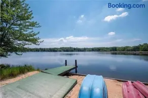 5-Bedroom Lakefront, private beach wifi AC boat & - Image 1