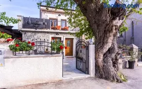 Villa Mulberry - Image 1