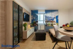 Modern Apartment, Full Kitchen, for 6 - Image 1