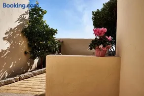 Appartement de vacances entièrement équipé avec internet haut débit et jardin | Vue jardin - Image 2