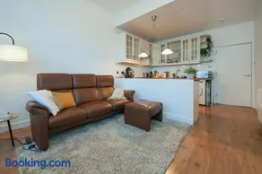 Central 1-bed flat - Walk to shops, pubs and station - Image 4