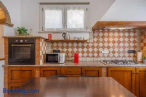 Ground Floor with Private Patio in the Motor Valley - Image 2