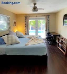 Heated Pool Private Duplex House, BBQ, Parking, WiFi - Image 2