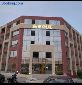 Luxury Studio, pool, Private beach & close to Airport - Image 2