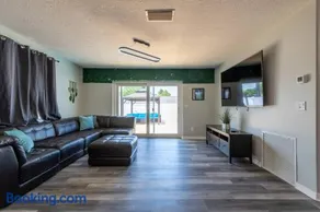 Cruise-Ready Oasis 15min to Beach & Port Canav & Huge Pool - Image 4