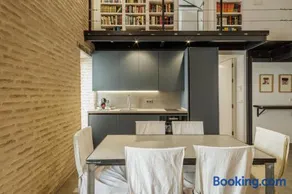 Cozy Center Apartment - Image 3