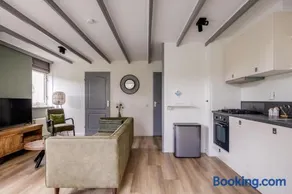 Grasmus I Kalme Woning met Openhaard en Tuin - Image 3