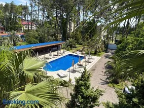 Claude Monet beach hotel - Image 2