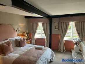 Worlington Hall - Image 3