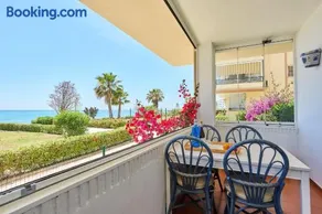 Seafront Garden and Sea views - Image 3