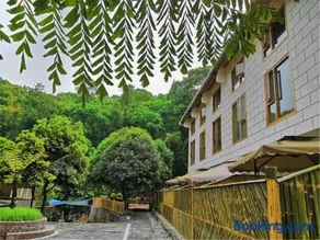 Mount Emei Bamboo Private Hot Spring Bed and Breakfast - Image 2