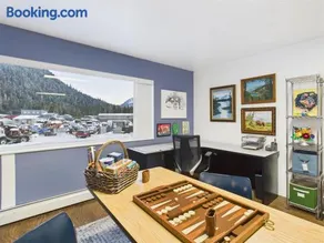 Large Juneau Loft w Full Kitchen, WD & Workspace - Image 1
