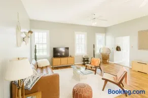 Old School Charm | Sleeps 6 - Image 1