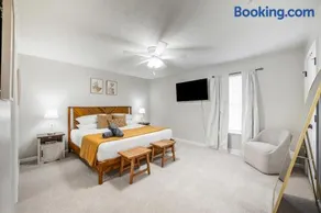 Luxury 3BR3BA 2 King Beds Fast WiFi Free Parking 5 Min to Liberty University & LYH Airport 10 min to Downtown Perfect for Families, Weddings & Business Travel - Image 2