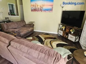 Relaxing Retreat House on Chateau Lane - Image 3