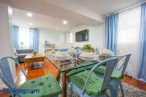 Bright 3bed basement with backyard & free parking - Image 4