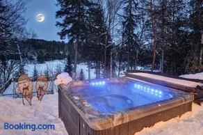 Front RIVER private BEACH 2 HOT TUBS 15 p SAUNA - Image 1