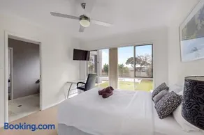 Beachfront Modern 2-Story w Ocean & Sunset Views - Image 5