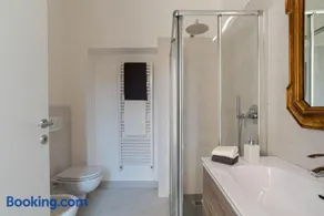 Apt in centro storico a due passi dal lago - Image 1