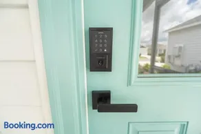 5 minutes from EastPort Brand New home - Image 2