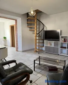 Encantadora casa rural apropiada para familias con barbacoa y terraza - Image 1
