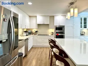 4BR 3BA Family Home - West Side - Free Parking & Pets - Image 2