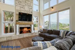 Crescent Lookout Oceanfront with panoramic views - Image 1