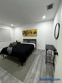 Santuaria Hollywood - Image 3