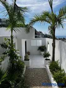 Exclusiva y privada Villa en Marina Las Brisas - Image 1