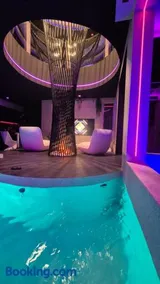 Suite de luxe érotique chic - Image 2