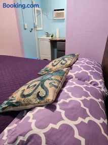 Heart of Wailuku • Queen Bed + Kitchenette - Image 2