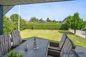 Cosy Holiday House Near Child Friendly Beach - Image 2