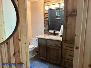 Cozy Cabin Retreat - Image 5