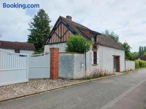 Gîte paisible avec jardin, proche nature et sites historiques, idéale pour détente et activités outdoor. - Image 2