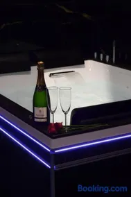 Hollywood Spa Jacuzzi - Cinéma - Image 1