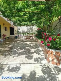 Villa Gimi - Image 1