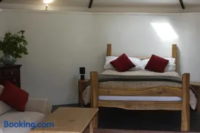 Buzzard's Nest Glamping Oak - Image 3