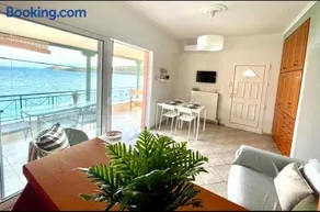 Seaside Apartment in Glyfada-Trizonia - Image 1