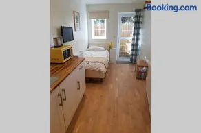 Cosy, self contained annex - Image 4